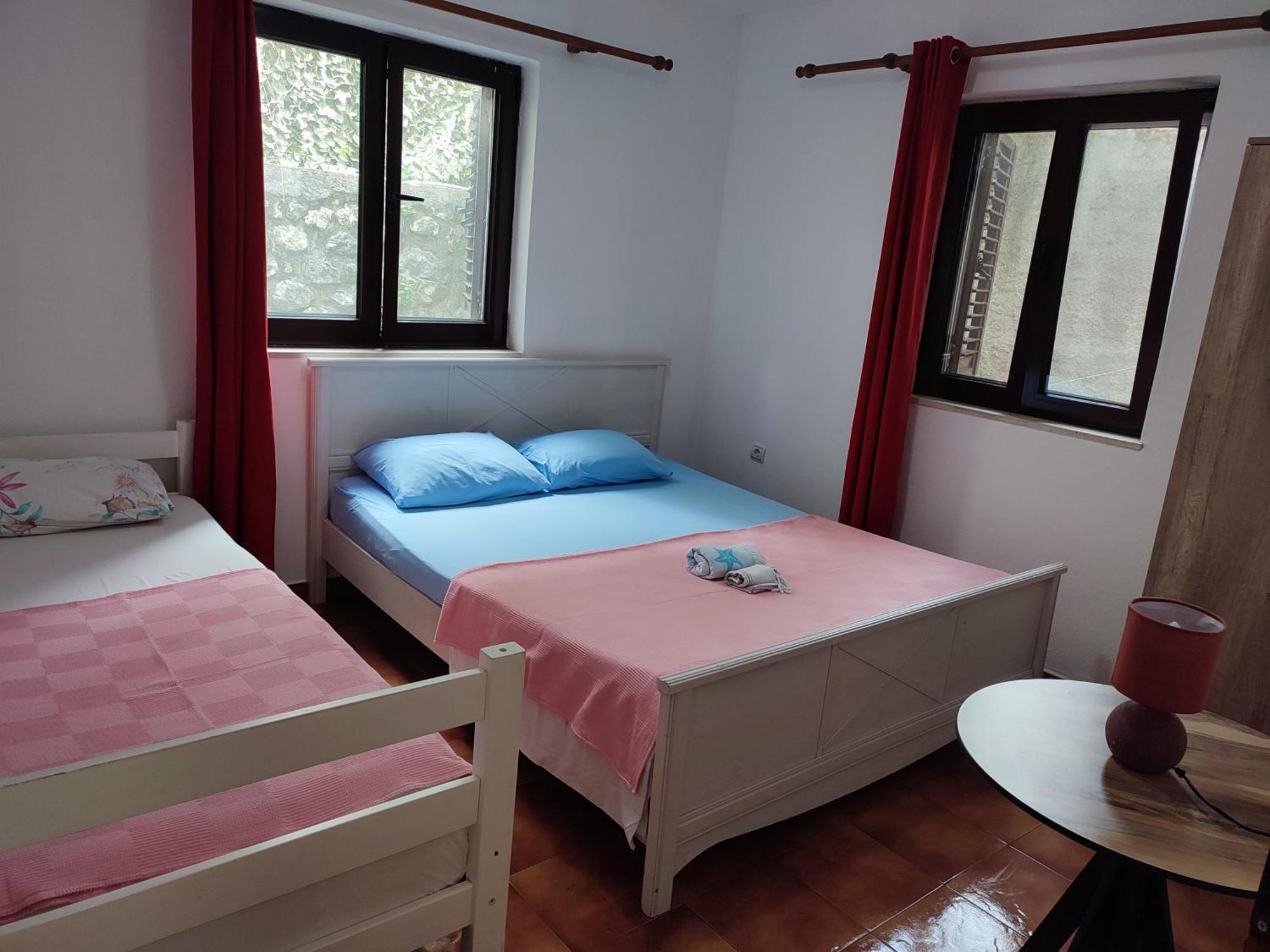 Bay Mola Aparts Kotor Pokoj fotografie